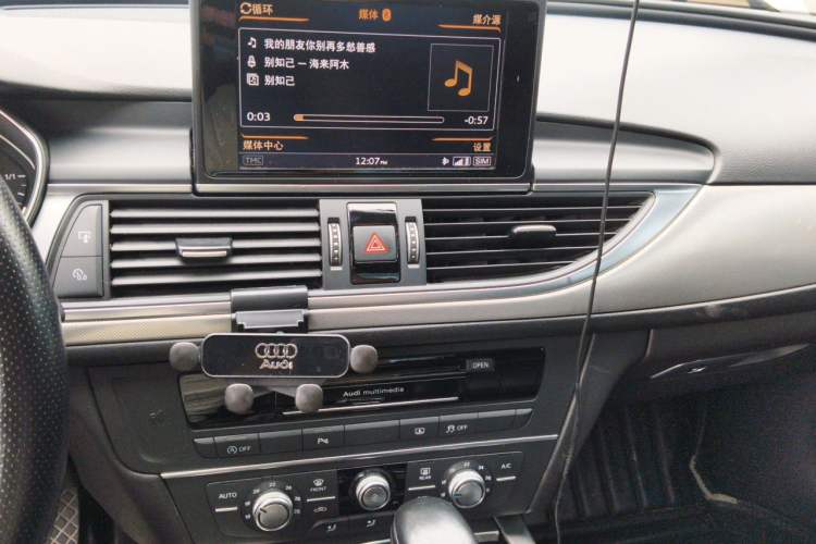 Used Audi A6L 2018 30th Anniversary Edition TFSI Trendy Model Audio And AC Panel