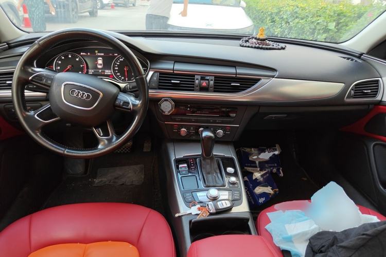 Used Audi A6L 2018 30th Anniversary Edition 35 TFSI Fashion Model Center Console