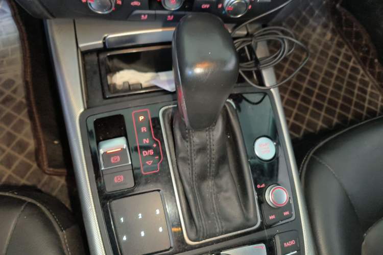 Used Audi A6L 2018 30th Anniversary Edition 35 TFSI Fashion Model Gear Lever