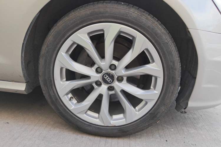 Used Audi A6L 2018 30th Anniversary Edition 35 TFSI Fashion Model Right Front Wheel Hub