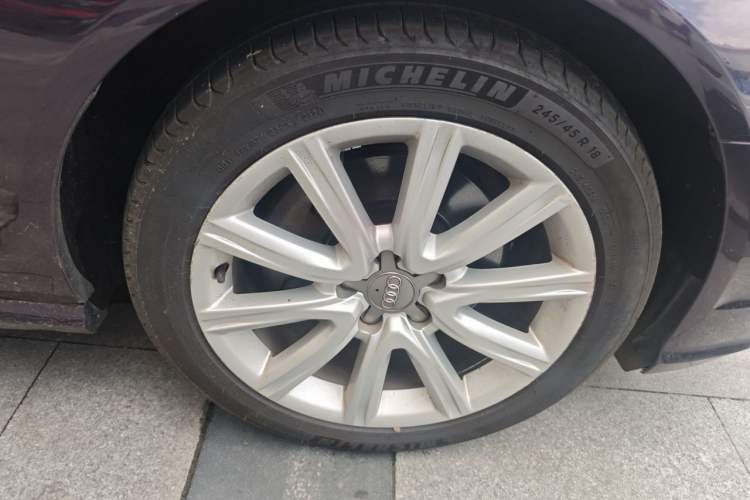 Used Audi A6L 2018 30th Anniversary Edition TFSI Trendy Model Right Front Wheel Hub