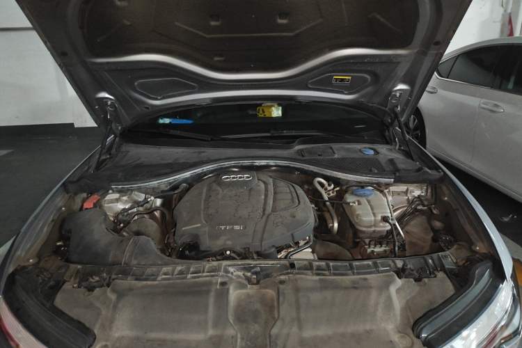 Used Audi A6L 2018 30th Anniversary Edition 35 TFSI Fashion Model Engine Bay