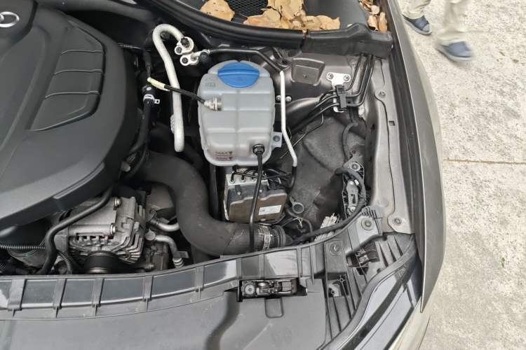 Used Audi A6L 2018 30th Anniversary Edition TFSI Trendy Model Engine Bay Left