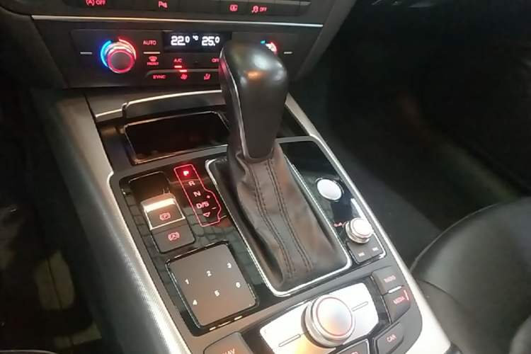 Used Audi A6L 2018 30th Anniversary Edition 45 TFSI quattro Sport model Gear Lever