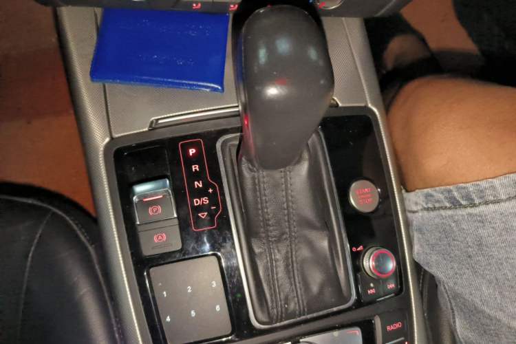 Used Audi A6L 2018 30th Anniversary Edition 35 TFSI Fashion Model Gear Lever
