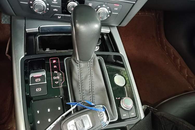 Used Audi A6L 2018 30th Anniversary Edition 35 TFSI Fashion Model Gear Lever