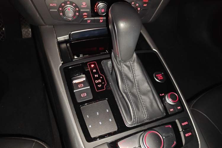 Used Audi A6L 2018 30th Anniversary Edition 35 TFSI Fashion Model Gear Lever