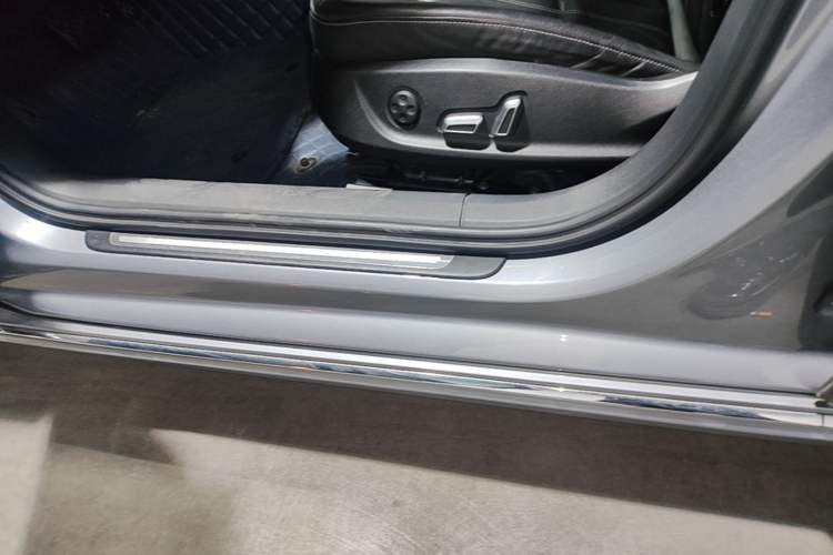Used Audi A6L 2018 30th Anniversary Edition TFSI Trendy Model Left Side Sill