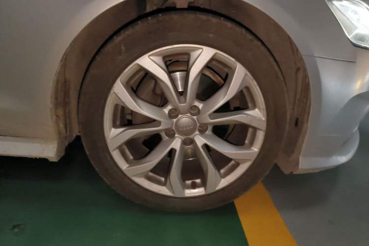 Used Audi A6L 2018 30th Anniversary Edition 35 TFSI Fashion Model Right Front Wheel Hub