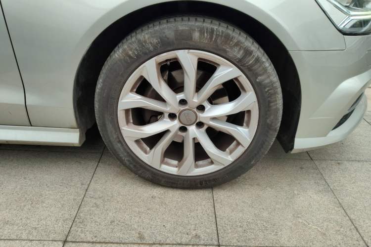 Used Audi A6L 2018 35 TFSI Collector's Edition Right Front Wheel Hub