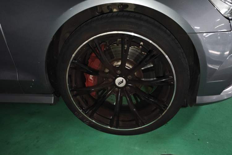 Used Audi A6L 2018 30th Anniversary Edition 45 TFSI quattro Sport model Right Front Wheel Hub