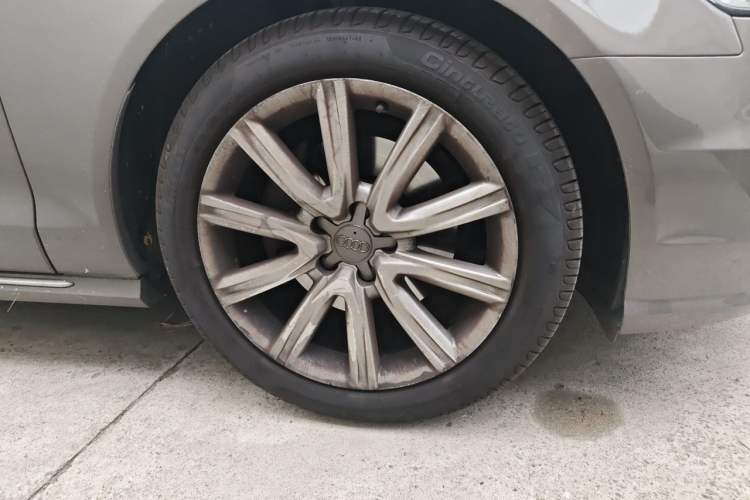 Used Audi A6L 2018 30th Anniversary Edition TFSI Trendy Model Right Front Wheel Hub