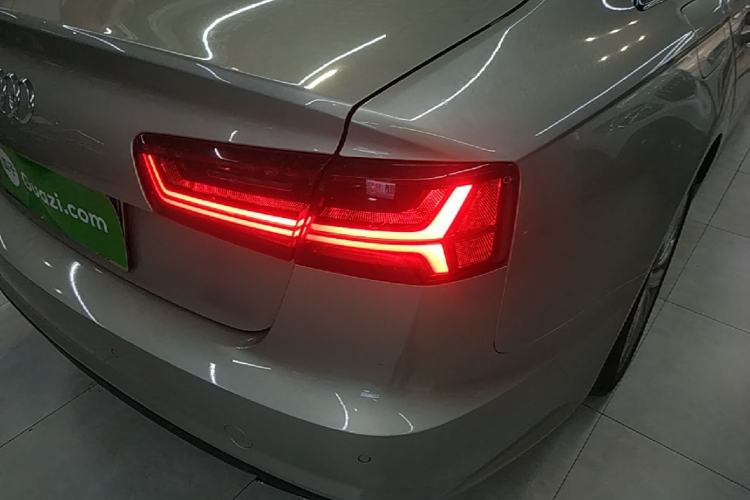 Used Audi A6L 2018 30th Anniversary Edition 45 TFSI quattro Sport model Right Rear Taillight