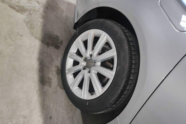 Used Audi A6L 2018 30th Anniversary Edition TFSI Trendy Model Right Rear Wheel Hub