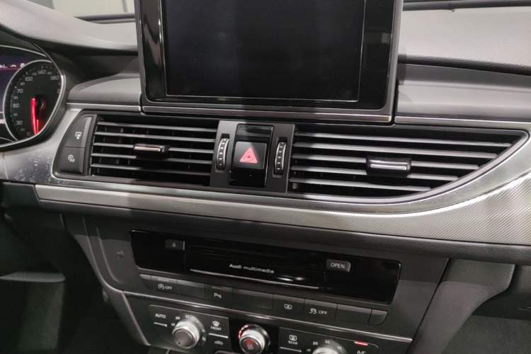 Used Audi A6L 2018 30th Anniversary Edition TFSI Trendy Model Audio And AC Panel