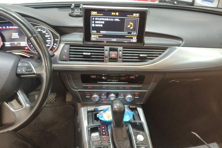 Used Audi A6L 2018 30th Anniversary Edition TFSI Trendy Model Audio And AC Panel