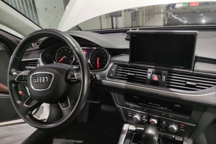 Used Audi A6L 2018 30th Anniversary Edition TFSI Trendy Model Center Console