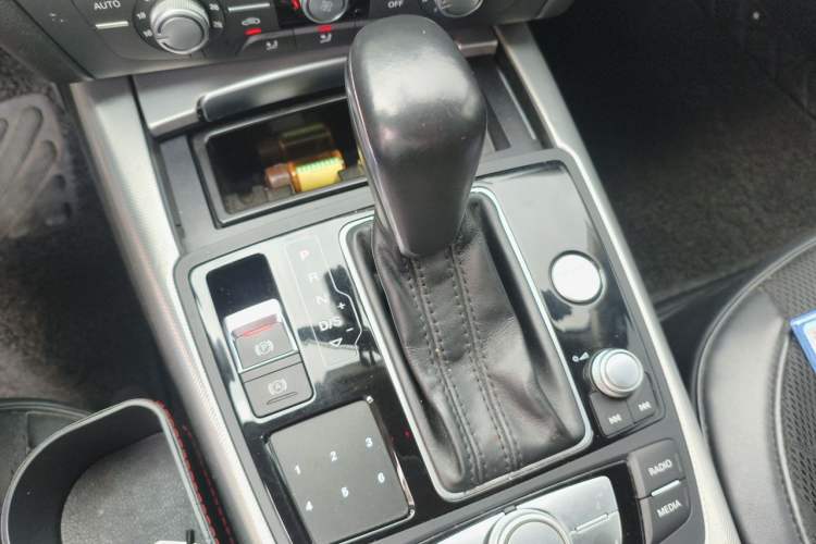Used Audi A6L 2018 30th Anniversary Edition 35 TFSI Fashion Model Gear Lever