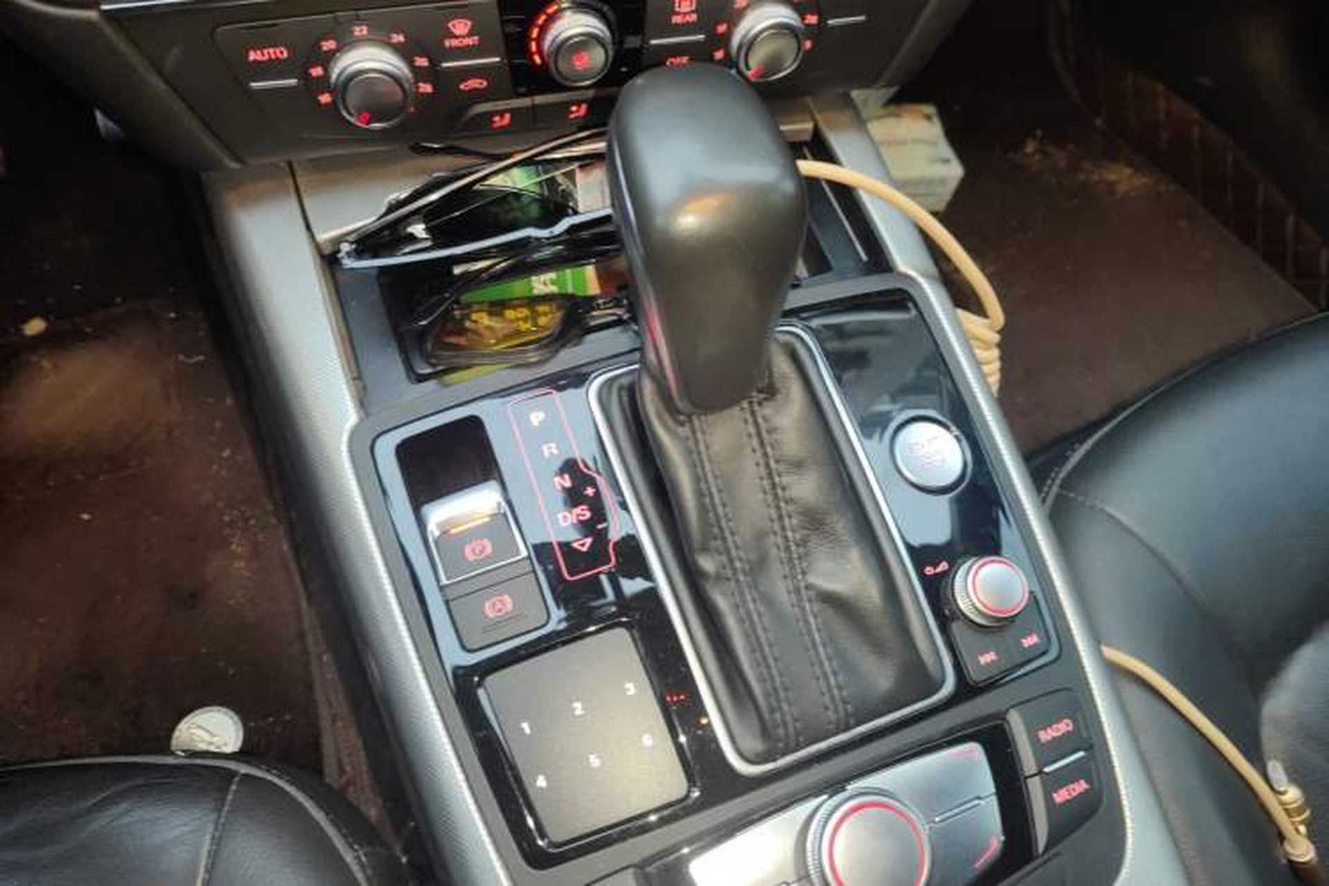 Used Audi A6L 2018 30th Anniversary Edition 35 TFSI Fashion Model Gear Lever