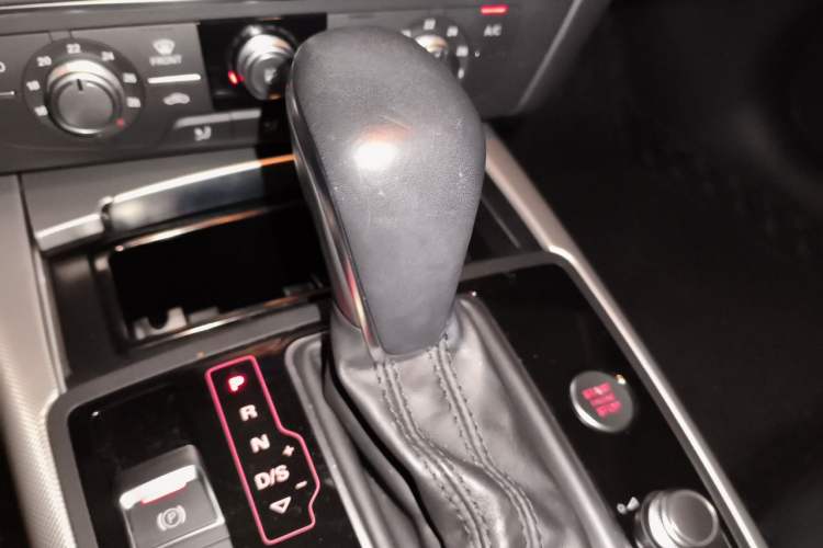 Used Audi A6L 2018 30th Anniversary Edition 35 TFSI Fashion Model Gear Lever