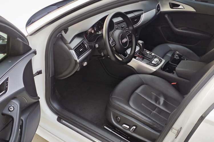 Used Audi A6L 2018 30th Anniversary Edition 35 TFSI Sport Edition Interior 4