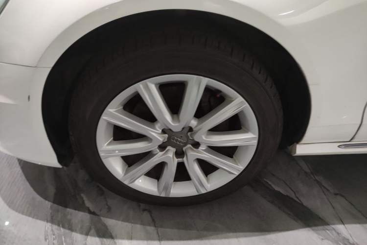 Used Audi A6L 2018 30th Anniversary Edition TFSI Trendy Model Left Front Wheel Hub
