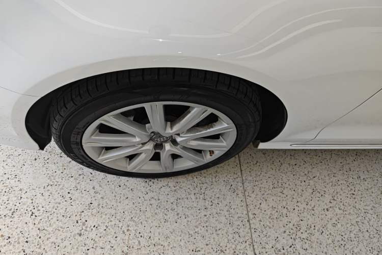 Used Audi A6L 2018 30th Anniversary Edition TFSI Trendy Model Left Front Wheel Hub