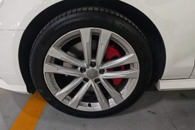 Used Audi A6L 2018 30th Anniversary Edition 45 TFSI quattro Sport model Left Front Wheel Hub