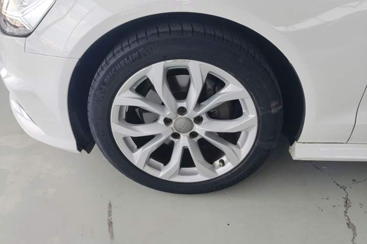 Used Audi A6L 2018 30th Anniversary Edition 30 FSI Style Model Left Front Wheel Hub