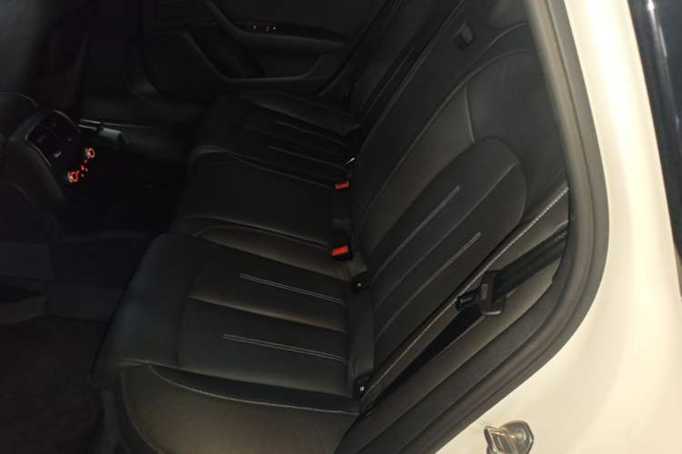 Used Audi A6L 2018 30th Anniversary Edition 45 TFSI quattro Sport model Left Rear Seat