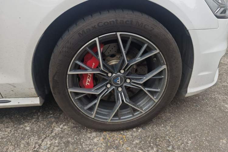 Used Audi A6L 2018 30th Anniversary Edition 35 TFSI Fashion Model Right Front Wheel Hub