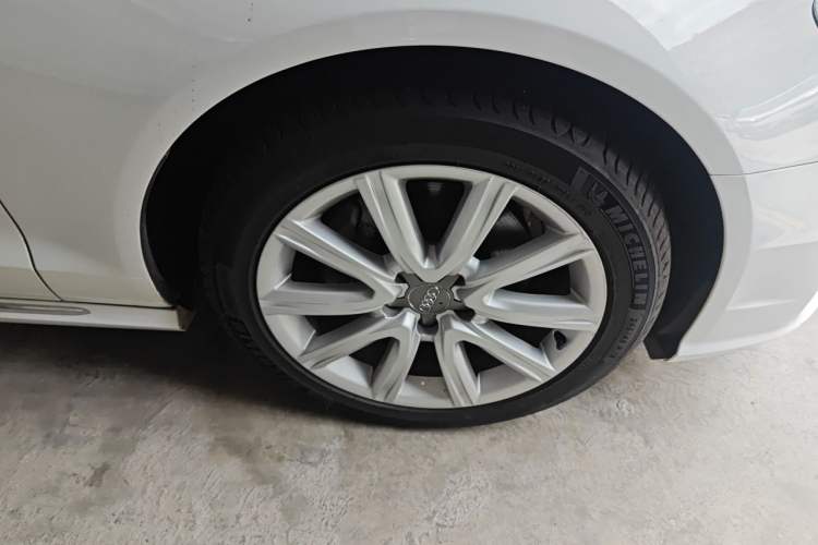 Used Audi A6L 2018 30th Anniversary Edition TFSI Trendy Model Right Front Wheel Hub