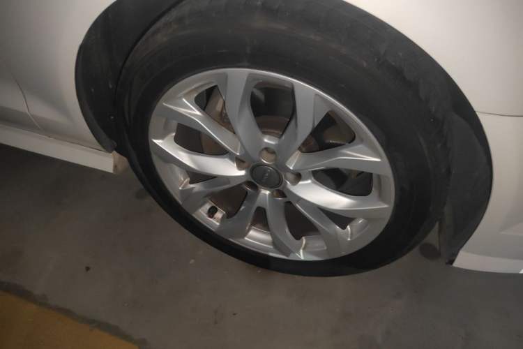 Used Audi A6L 2018 30th Anniversary Edition 35 TFSI Fashion Model Right Front Wheel Hub