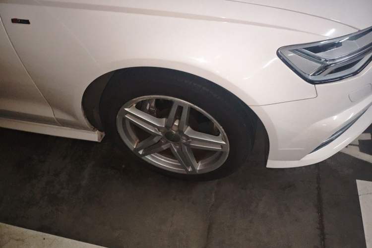 Used Audi A6L 2018 30th Anniversary Edition 30 FSI Style Model Right Front Wheel Hub