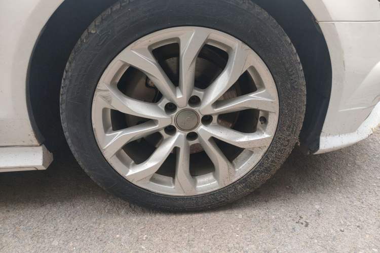 Used Audi A6L 2018 30th Anniversary Edition 35 TFSI Fashion Model Right Front Wheel Hub