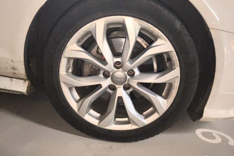 Used Audi A6L 2018 30th Anniversary Edition 35 TFSI Fashion Model Right Front Wheel Hub