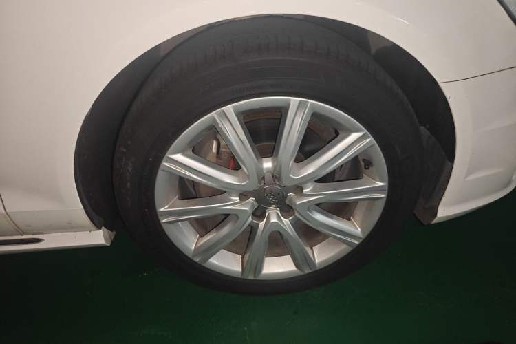 Used Audi A6L 2018 30th Anniversary Edition TFSI Trendy Model Right Front Wheel Hub