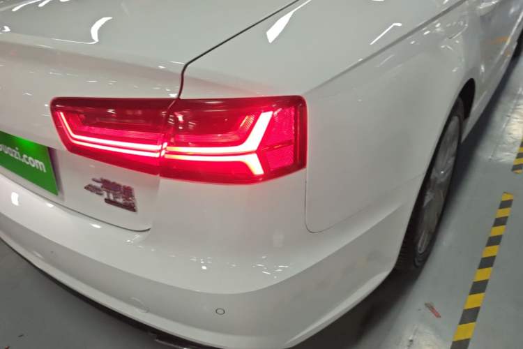 Used Audi A6L 2018 30th Anniversary Edition 45 TFSI quattro Sport model Right Rear Taillight