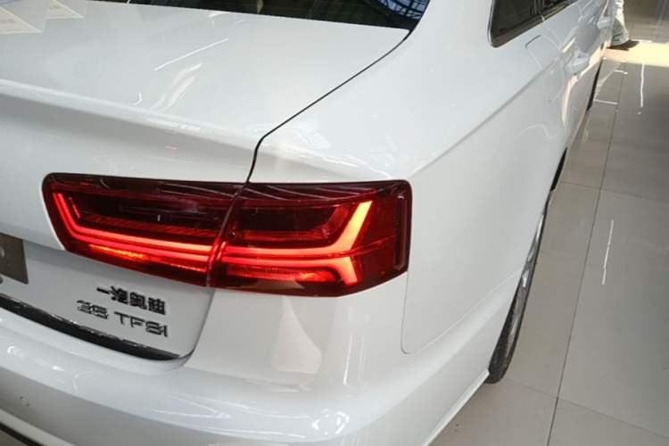 Used Audi A6L 2018 30th Anniversary Edition 35 TFSI Fashion Model Right Rear Taillight