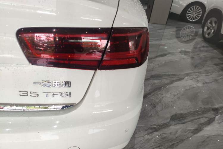 Used Audi A6L 2018 30th Anniversary Edition TFSI Trendy Model Right Rear Taillight