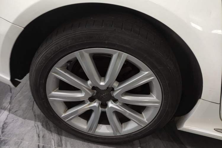 Used Audi A6L 2018 30th Anniversary Edition TFSI Trendy Model Right Rear Wheel Hub