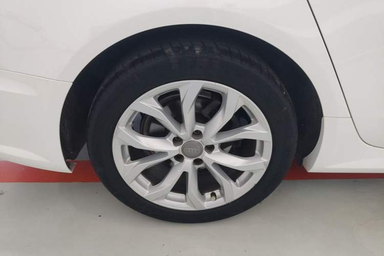 Used Audi A6L 2018 30th Anniversary Edition 30 FSI Style Model Right Rear Wheel Hub