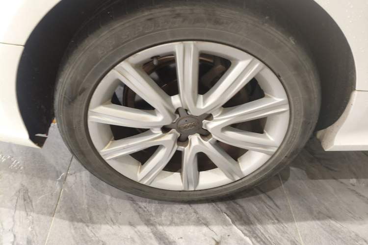 Used Audi A6L 2018 30th Anniversary Edition TFSI Trendy Model Right Rear Wheel Hub