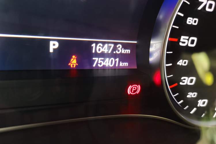 Used Audi A6L 2018 30th Anniversary Edition 35 TFSI Fashion Model Odometer Close Up
