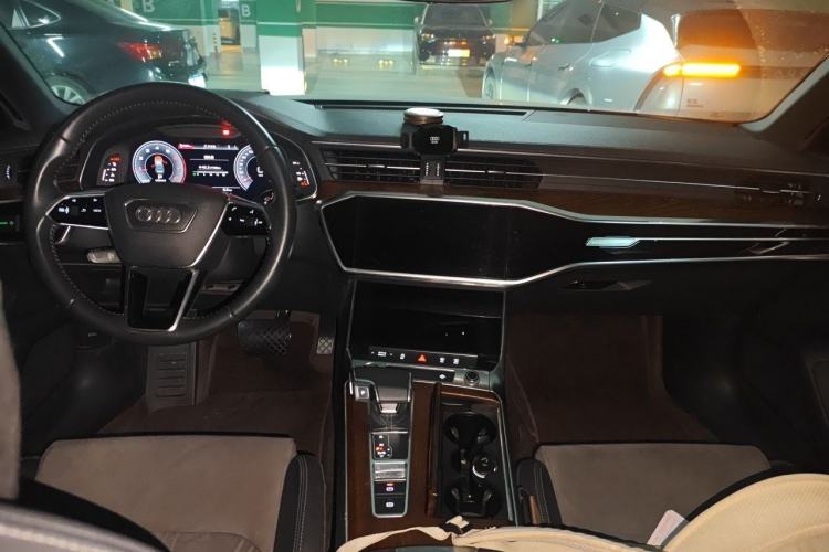 Used Audi A6L 2019 40 TFSI Luxury Dynamic Model Center Console