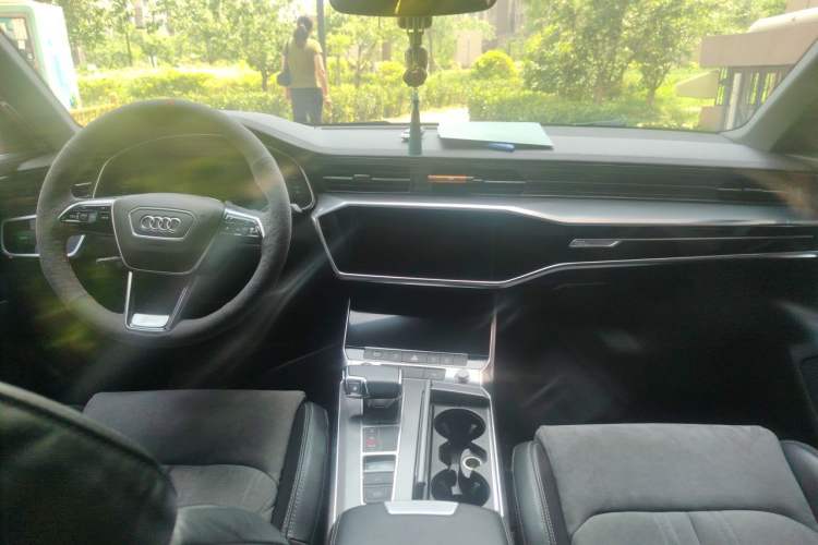 Used Audi A6L 2019 40 TFSI Luxury Dynamic Model Center Console