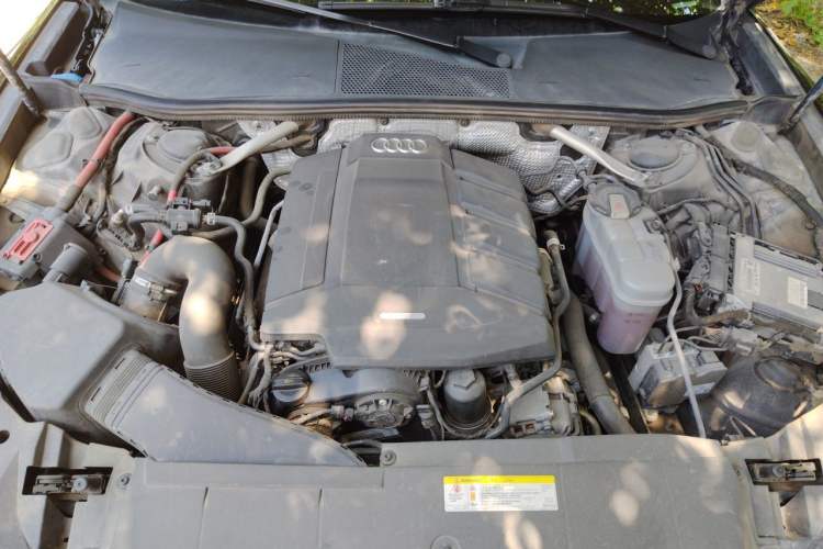 Used Audi A6L 2019 40 TFSI Luxury Dynamic Model Engine Bay