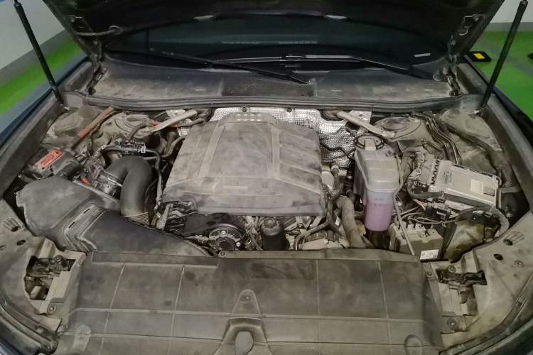 Used Audi A6L 2019 40 TFSI Luxury Dynamic Model Engine Bay