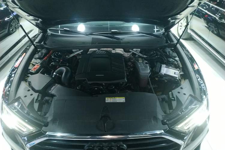Used Audi A6L 2019 40 TFSI Luxury Dynamic Model Engine Bay