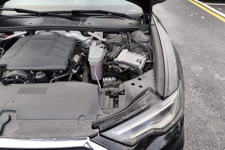 Used Audi A6L 2019 40 TFSI Luxury Dynamic Model Engine Bay Left